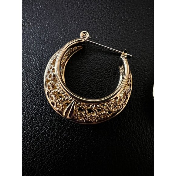 Very Pretty Gold Textuted Hoop Earrings - Picture 2 of 5
